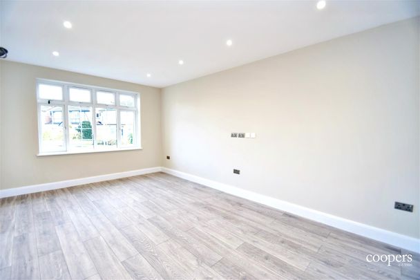 6 bedroom house - detached - Photo 1