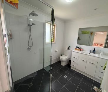 Newly Renovated Townhouse! - Photo 5