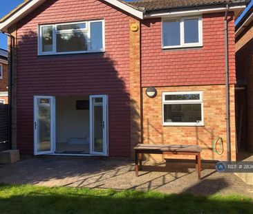 4 bedroom detached house to rent - Photo 3