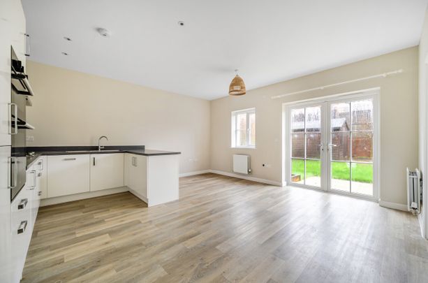 4 bedroom terraced house to rent - Photo 1