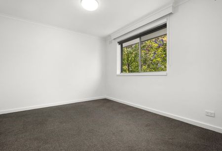 A STYLISH ABODE IN A DREAM LOCATION-6 MONTH LEASE ONLY - Photo 5