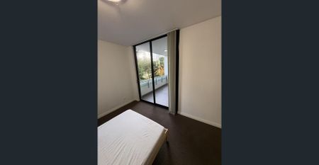 🏡 Modern 2Bed + Study Garden Apartment | Walk to Green Square | Direct Bus to UNSW & USYD! CONFIRM THE LEASE TERM IN ADVANCE! - Photo 5