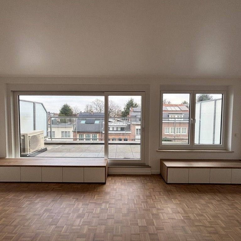 TE HUUR : penthouse 1 SLPK, 2 terrassen + kelder te SINT-LAMBRECHTS-WOLUWE - Photo 1