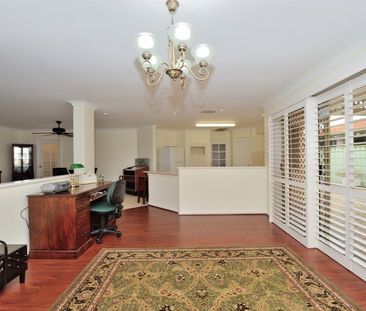 Stylish Family Home! - Photo 2