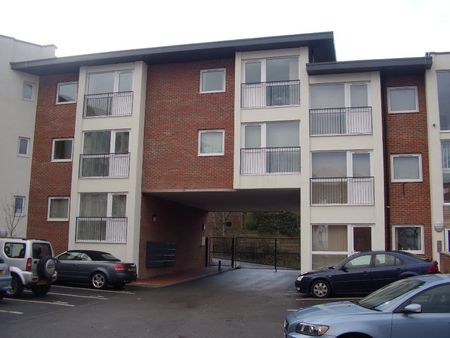 2 Bed Flat, Kirk Beston Close, LS11 - Photo 2