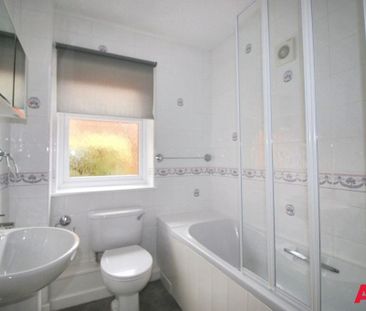 3 bedroom semi-detached bungalow to rent - Photo 3