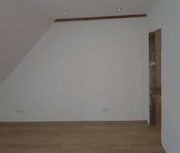 Moderne 2 Zimmer-Dachgeschosswohnung mit hochwertiger Einbauküche - Foto 3