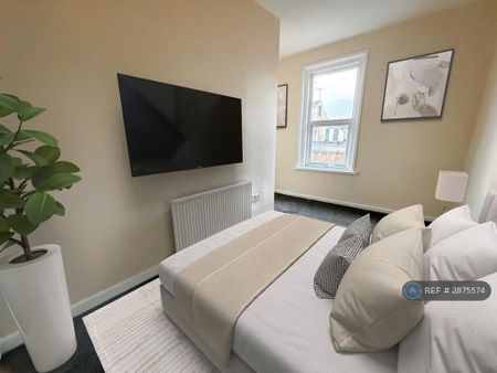 3 bedroom terraced house to rent - Photo 3