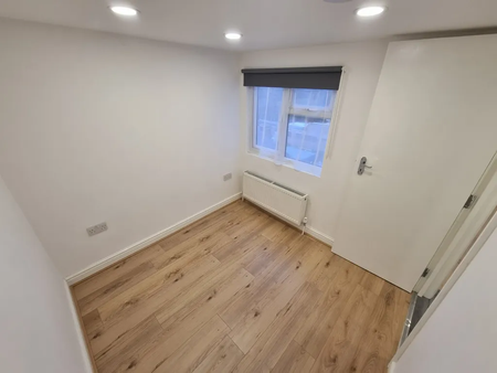 Capworth Street - Photo 2