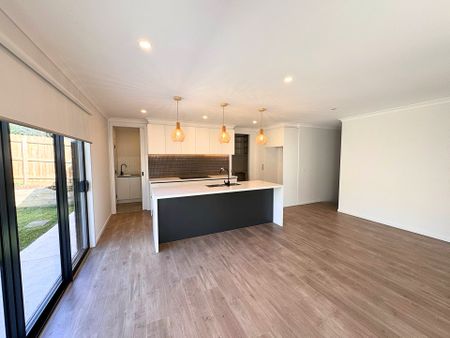 Stylish, Brand-New Living in Leafy Mount Evelyn - Photo 2