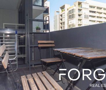 Sleek Inner-City Apartment Living - Photo 5