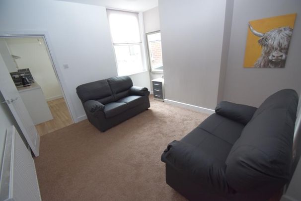 3 bedroom terraced house to rent - Photo 1