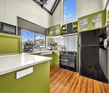 Furnished 2 Bedroom apartment in the heart of Airlie Beach - Photo 4