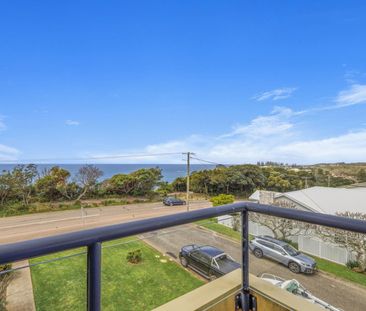 Stunning Ocean Views Over Flynns Beach - Photo 3