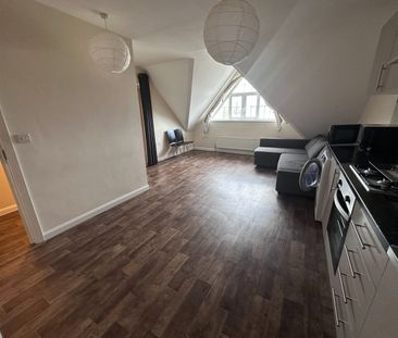 1 Bed Flat, Upper Sutton Lane, TW5 - Photo 1