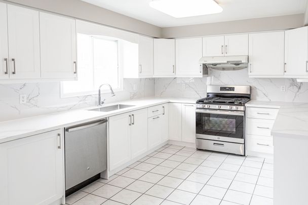 For Lease - 66 Devonsleigh Boulevard, Richmond Hill, Ontario - Photo 1