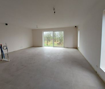 NIEUWBOUW HALFOPEN WONING / 595m² / 3 SLPK / GARAGE - Photo 2