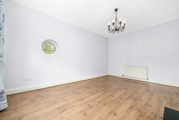 Price £950 pcm - Available Now - Unfurnished - Photo 1