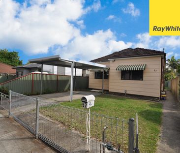 BEAUTIFULLY PRESENTED FAMILY HOME IN DESIRED LOCATION - Photo 1