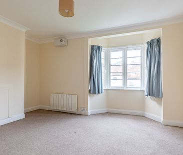 Available unfurnished now - Photo 1