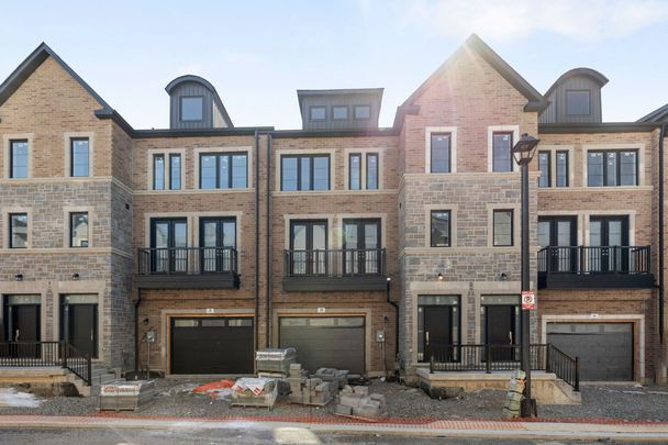 For Lease - 260 EAGLE Street Unit# 18, Newmarket, Ontario - Photo 1