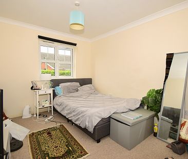 2 bedroom ground flat to rent - Photo 2