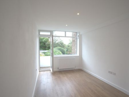 3 bedroom flat to rent - Photo 5