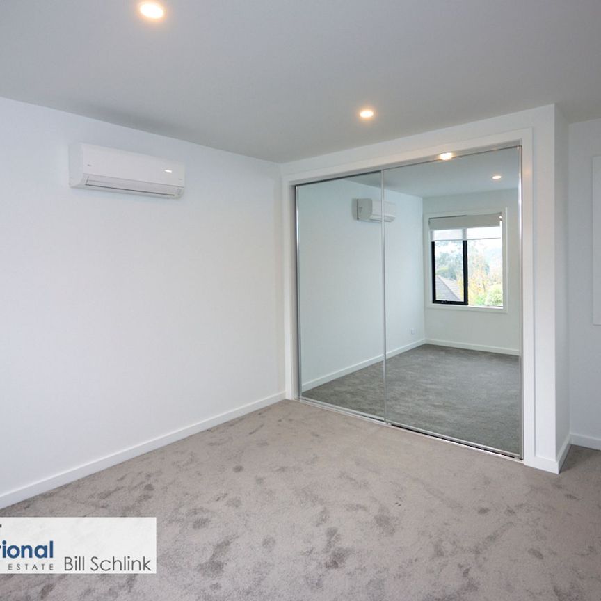 EXECUTIVE TOWN HOME IN BALWYN - Photo 1