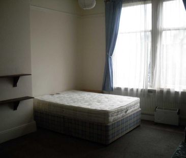 6 bedroom terraced house to rent - Photo 1