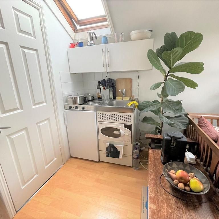 Studio to rent - Photo 1
