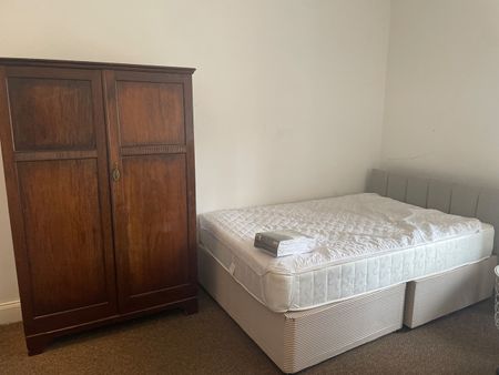 4 Bed Flat, West Princes Street, G4 - Photo 2