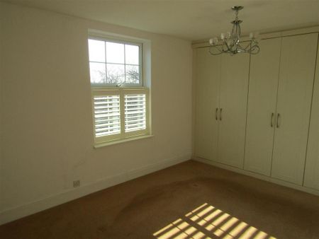 2 bedroom end of terrace house to rent - Photo 3