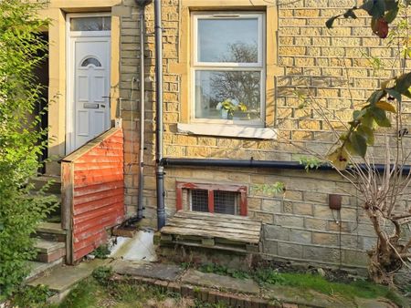 Scholes Road, Birkby, Huddersfield, HD2 - Photo 2