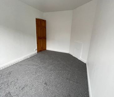 3 Bed Terraced House, Thornton Avenue, LS12 - Photo 3