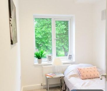 3 bedroom end of terrace house to rent - Photo 2