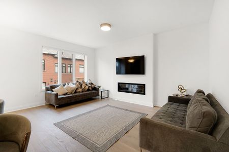 For Lease - 3079 Langdon Road, Oakville, Ontario - Photo 2