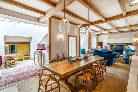 A stunning Grade II-listed barn conversion with beautifully imagined, high specification interiors, in the heart of an idyllic Cotswolds village - Photo 5
