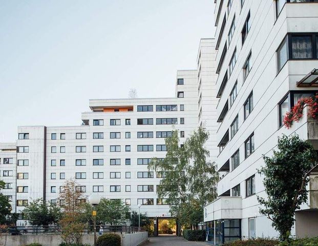 Für Mieter mit Ideen: renovierungsbedürftige 2-Zimmer Wohnung mit Potenzial! - Photo 1