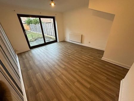 2 bedroom end of terrace house to rent - Photo 2