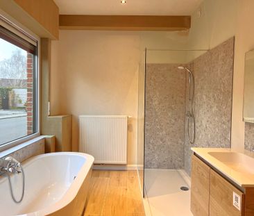 Volledig gerenoveerde woning met 3 slaapkamers en grote tuin. - Photo 6