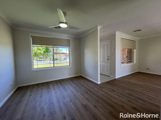 Renovated & Spacious 2 Bedroom Villa - Photo 1