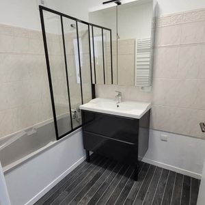 Location Appartement 2 pièces 44m² LILLE 59260 - Photo 2