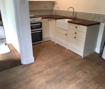 2 bedroom semi-detached house to rent - Photo 3