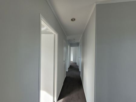 2 Massine Place, Randwick Park, Auckland - Photo 3