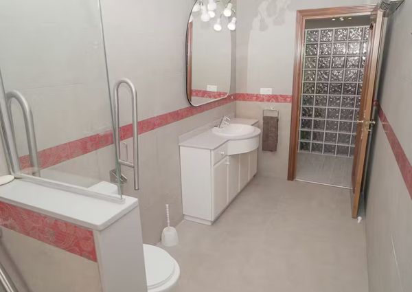 Calle Tomás Escalonilla, Málaga, Andalusia 29010