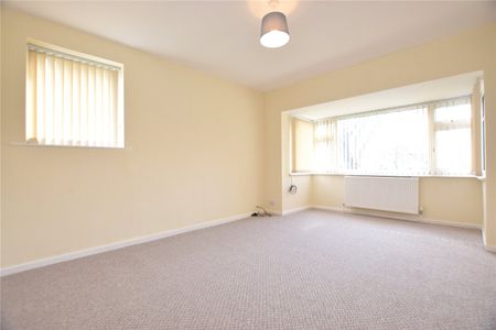 12, Queens Court, Moortown, Leeds, West Yorkshire, LS17 5PL - Photo 3