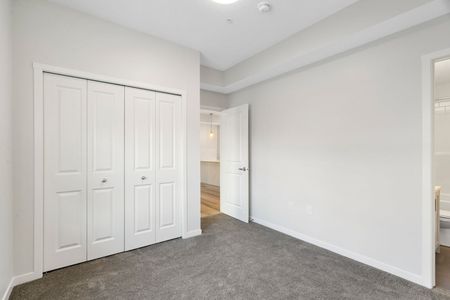 33 Carringham Gate Northwest, Calgary - Photo 4