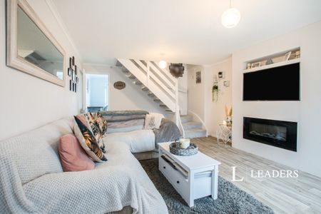 2 bedroom house to rent Bucklers Way, BH8 - Photo 2