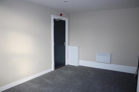 Ground floor flat to rent - Photo 2