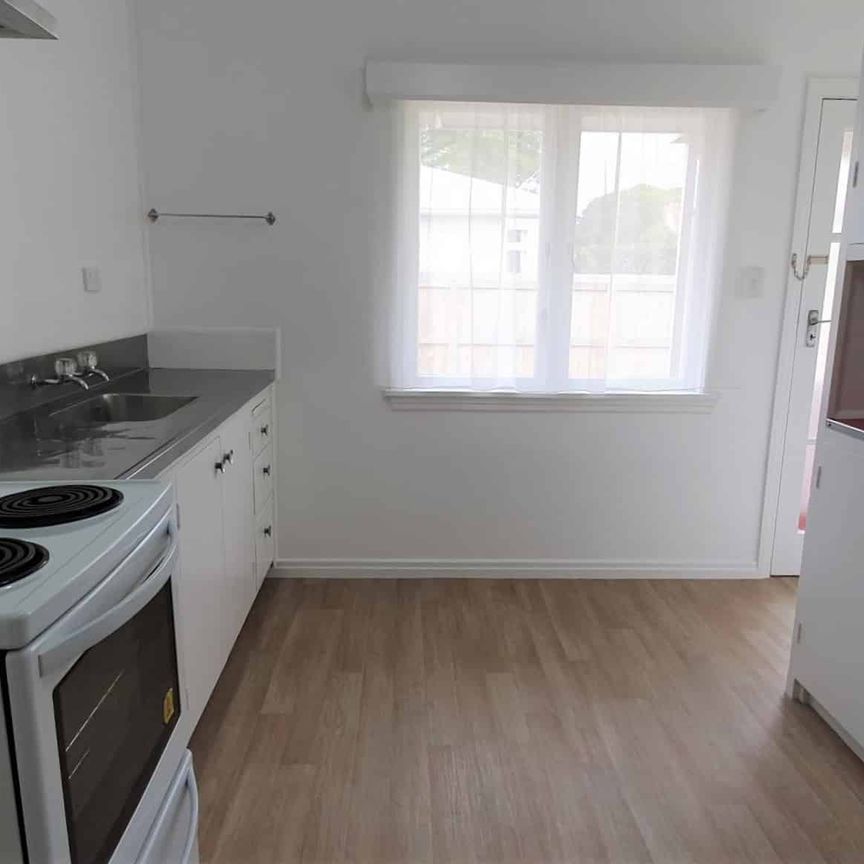 2 Bedroom unit close to Westfield St Lukes - Photo 1